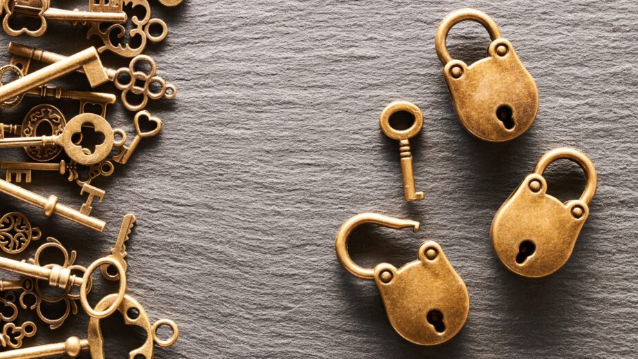 various-metal-keys-escape-rooms