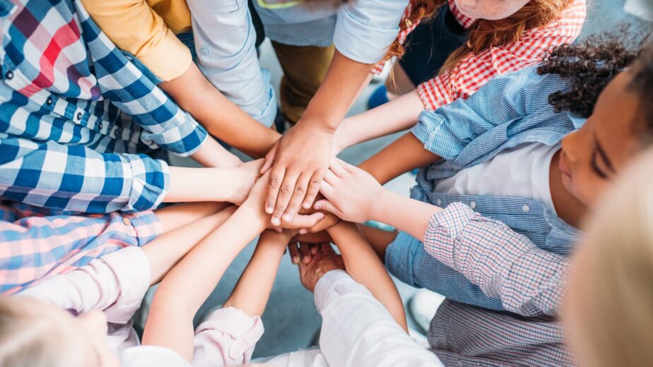 kids-making-team-gesture-Q37323R