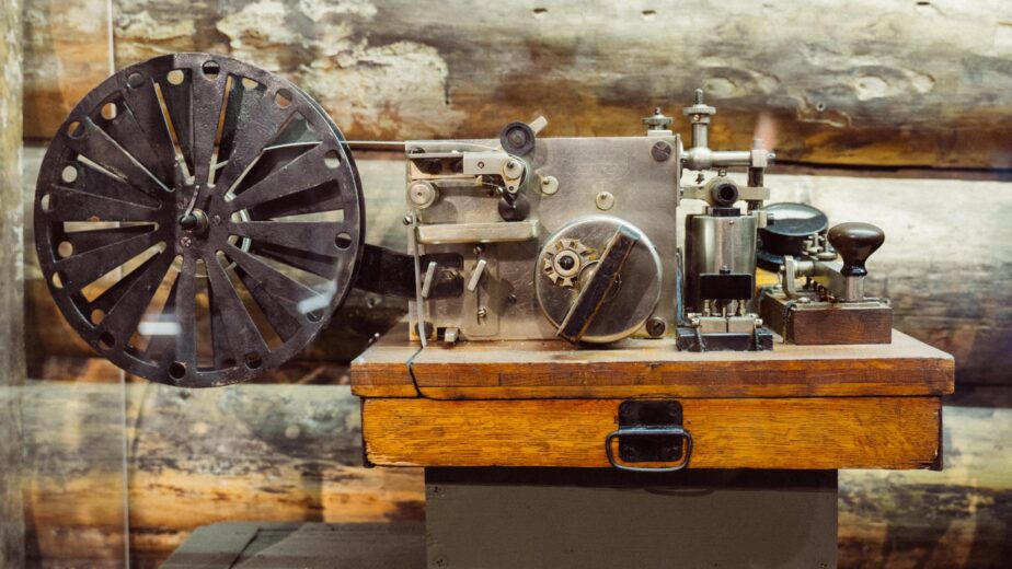 field-telephone-from-second-world-war